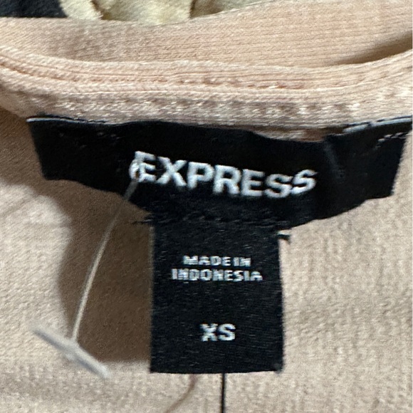 NWT Express blouse. - Picture 3 of 8